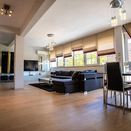 A Stylish Apartment In The Center Of Kastoriá Eksteriør bilde