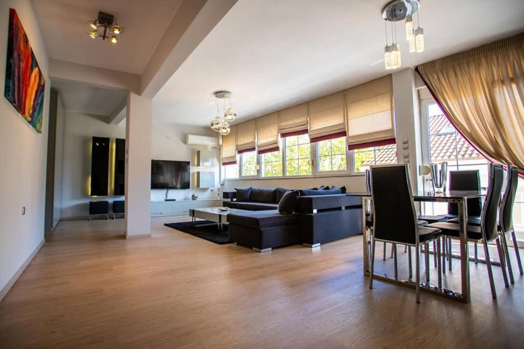 A Stylish Apartment In The Center Of Kastoriá Eksteriør bilde